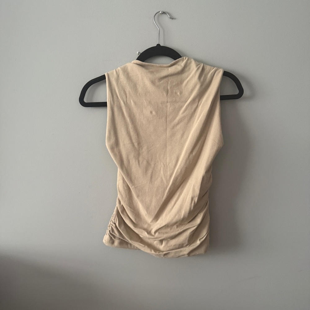 Abercrombie & Fitch Ava Soft Matte Seamless Top in Beige, size M - Picture 9 of 9